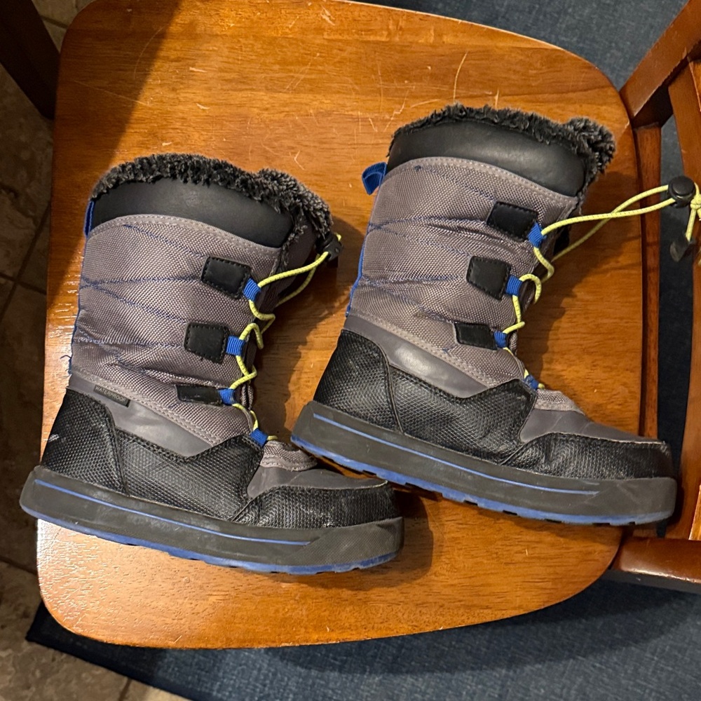 Kids Winter Boots - Black and Gray